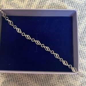 Banter 7 inch silver bracelet with box